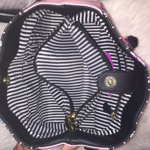 💞👜Luv Betsey Johnson Rosebud satchel purse👜💞 - Picture 6 of 8